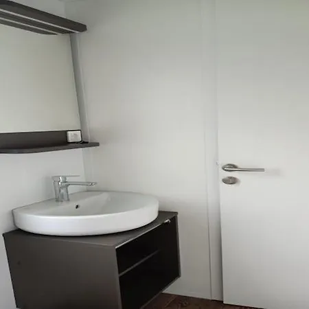 Chalet Modern With Airco, 9 Km From Maastricht Berg en Terblijt