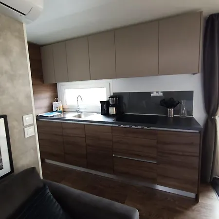 Modern With Airco, 9 Km From Maastricht Chalet *