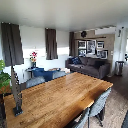 Modern With Airco, 9 Km From Maastricht Chalet Berg en Terblijt