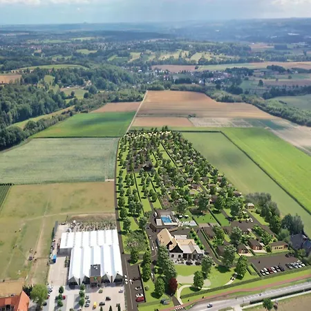 Chalet Modern With Airco, 9 Km From Maastricht Berg en Terblijt